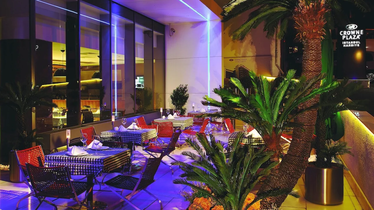 الفندق كراون بلازا حربيه - إسطبول